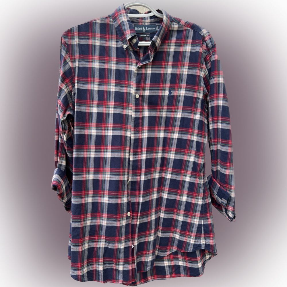 Ralph Lauren button down. Men’s size medium. Classic fit.